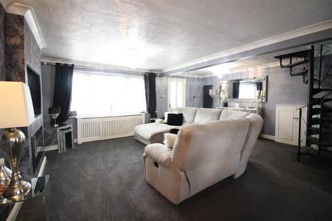 56 Latton Green, Harlow, CM18 7ES
