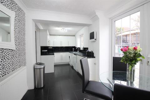 56 Latton Green, Harlow, CM18 7ES