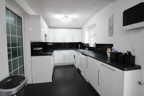 56 Latton Green, Harlow, CM18 7ES