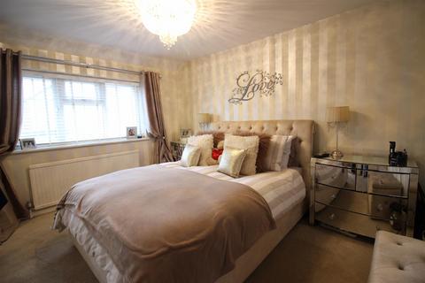 56 Latton Green, Harlow, CM18 7ES