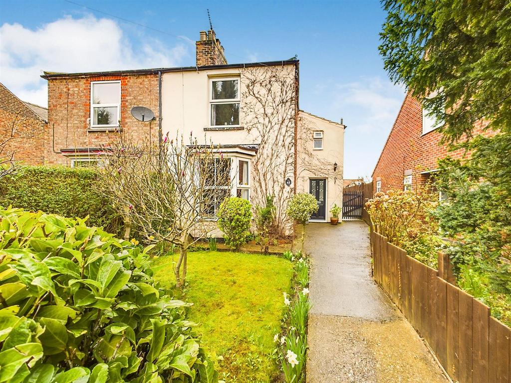 York Road, Little Driffield, Driffield 3 bed semidetached house for