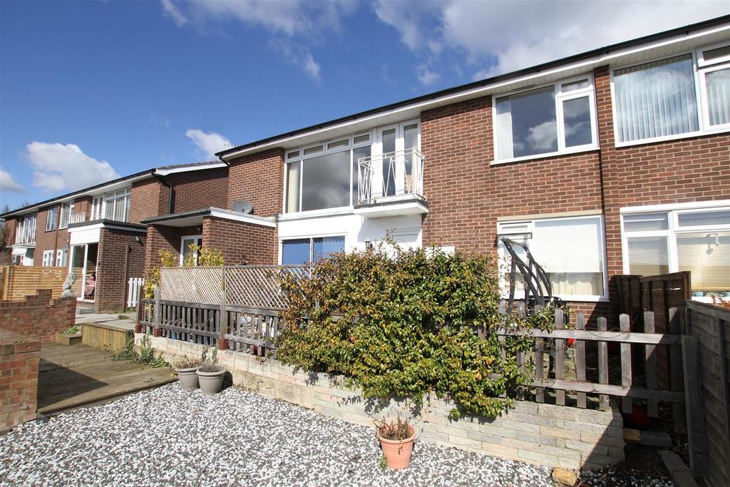 Laurel Close, LeighOnSea 2 bed flat £1,150 pcm (£265 pw)