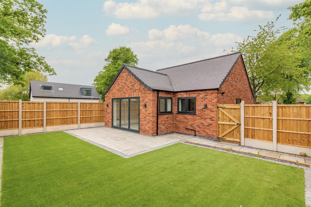 The Old Park, Cotgrave, Nottingham 2 bed detached bungalow for sale £