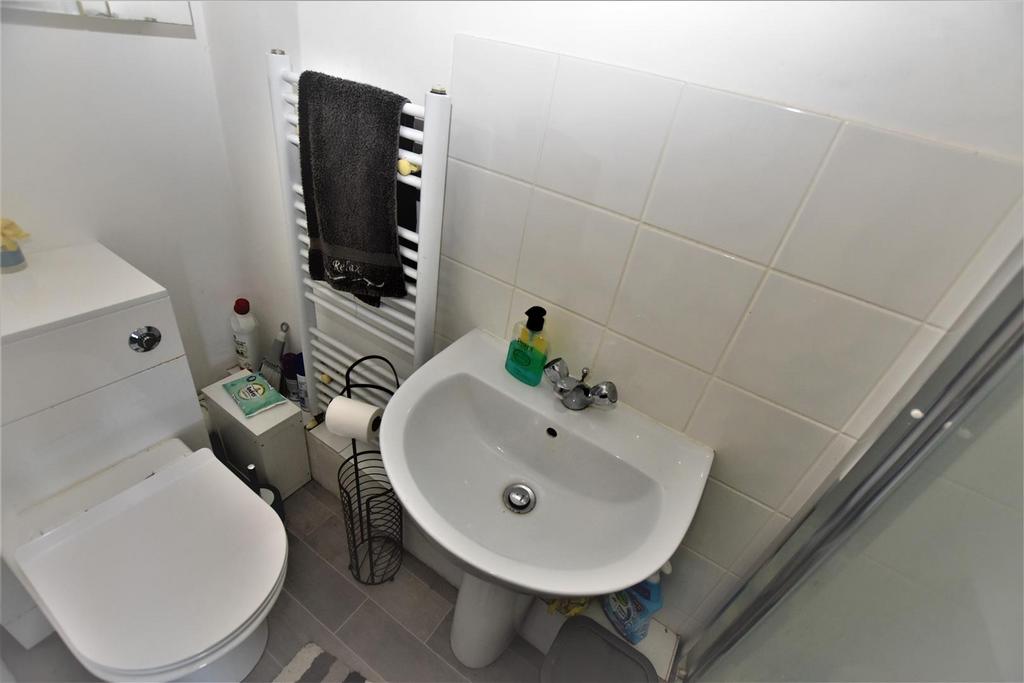 Ensuite 2.jpg