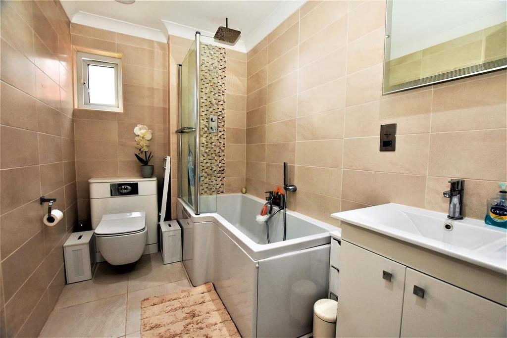 Family bathroom.jpg