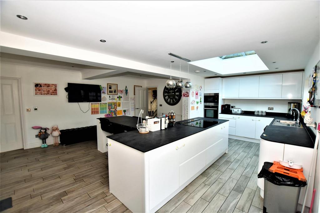 Kitchen 3.jpg
