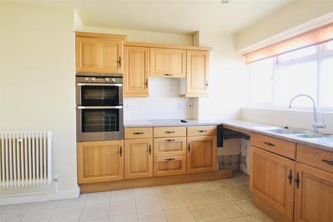 3 bedroom flat for sale, Burlington Place, Eastbourne