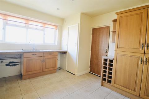 3 bedroom flat for sale, Burlington Place, Eastbourne