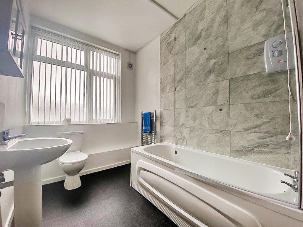 Bathroom1.JPG