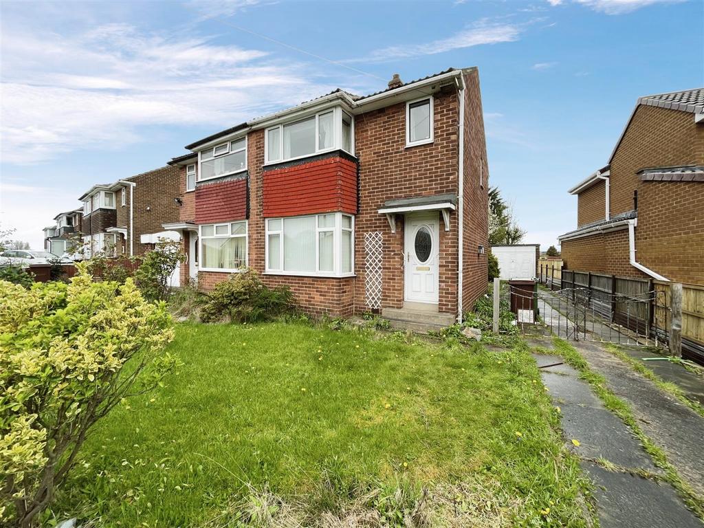 Derwent Avenue, Garforth, Leeds 3 bed semi-detached house - £225,000
