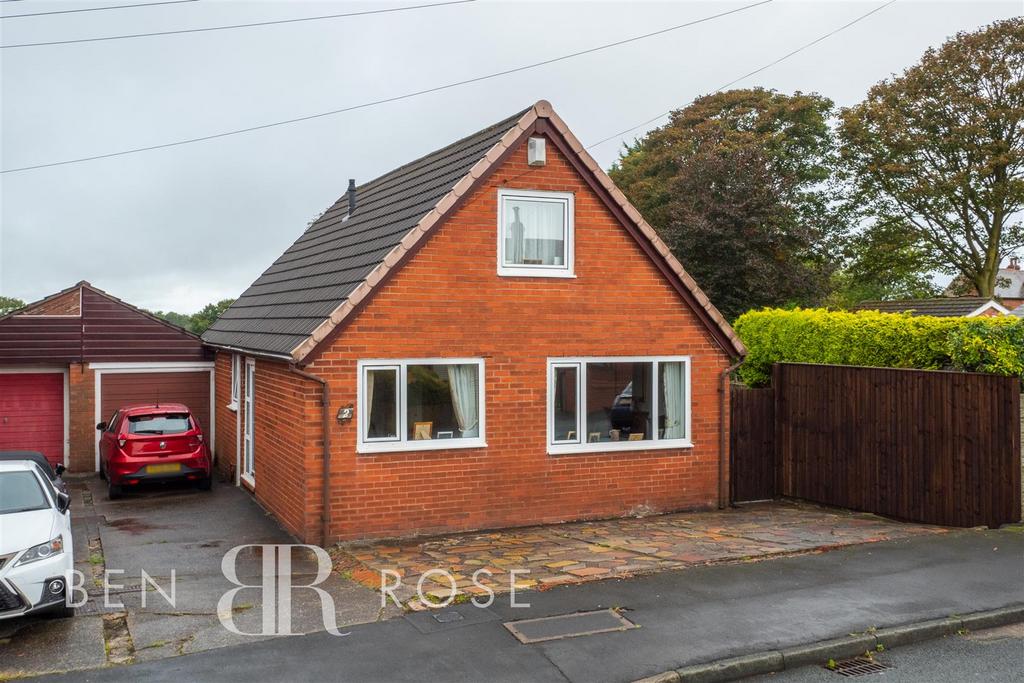 Hewlett Avenue, Coppull, Chorley 3 bed detached bungalow for sale £