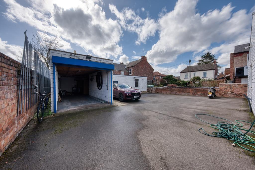 Victoria Road, Netherfield, Nottingham Retail property (high street) £1,575 pcm (£363 pw)