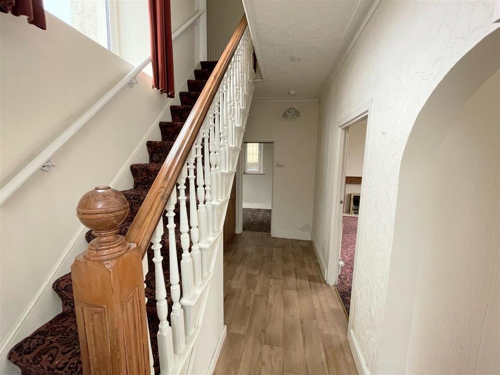 Wern Road, Skewen, Neath 3 bed detached house £239,950