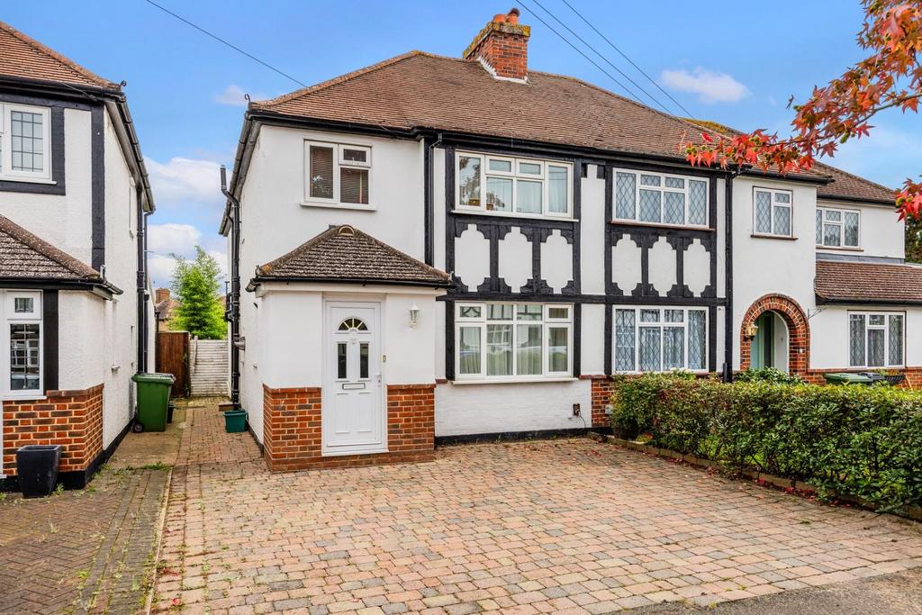 Pams Way, Ewell 3 bed semidetached house £600,000