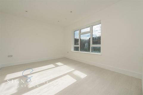 32 Manor Road, London Colney, St Albans, AL2 1PL