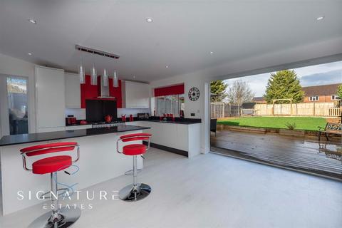 32 Manor Road, London Colney, St Albans, AL2 1PL