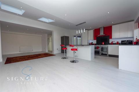 32 Manor Road, London Colney, St Albans, AL2 1PL