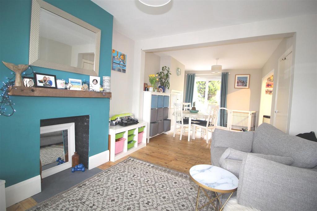 Mile Oak Road, Portslade, Brighton 3 bed semidetached house £350,000