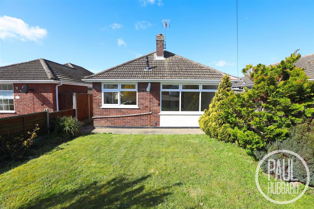 Orford Drive, Lowestoft 2 bed detached bungalow £850 pcm (£196 pw)