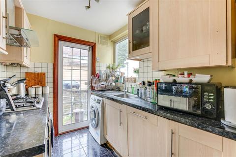 3 bedroom end of terrace house for sale - Orchard Avenue, London, N14