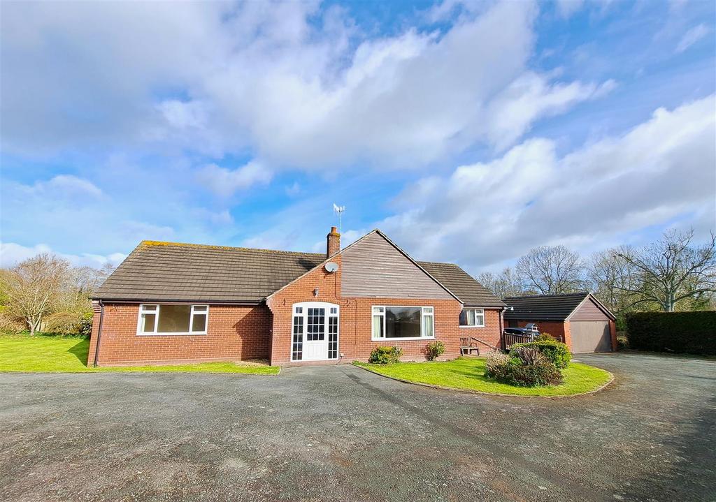 Arddleen, SY22 6RU 3 bed bungalow £1,200 pcm (£277 pw)