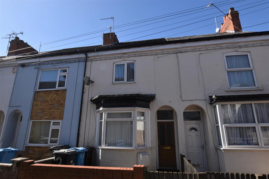 Roland Avenue, Arthur Street, Hull 3 bed terraced house £450 pcm (£
