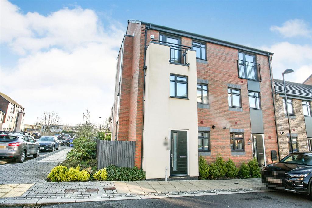 Norville Drive, Hanley, StokeOnTrent 4 bed townhouse for sale £184,950