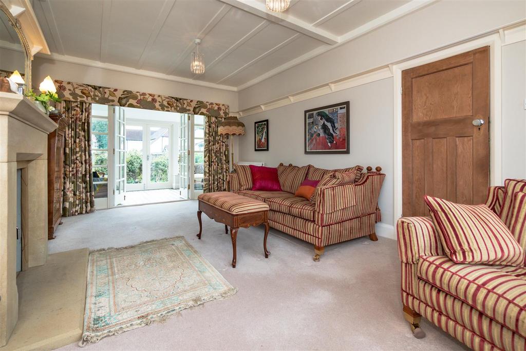 Chiltern Drive, Hale, Altrincham 3 bed semidetached house for sale £