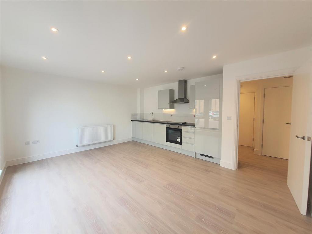 Marlowes, High Street- The Forum... 1 bed apartment - £1,350 pcm (£312 pw)