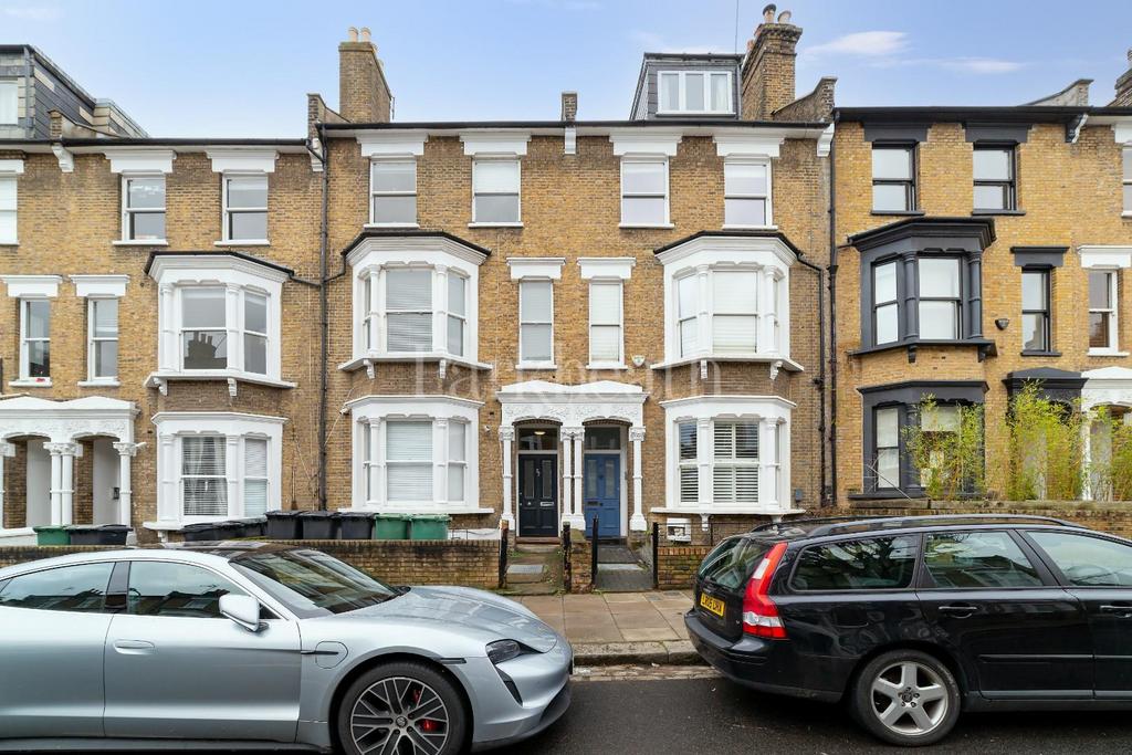 Flat 3, 57 Roderick Road  NW3 4.jpg