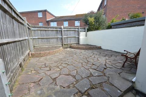 2 bedroom semi-detached house for sale - Beach Road, Eastbourne