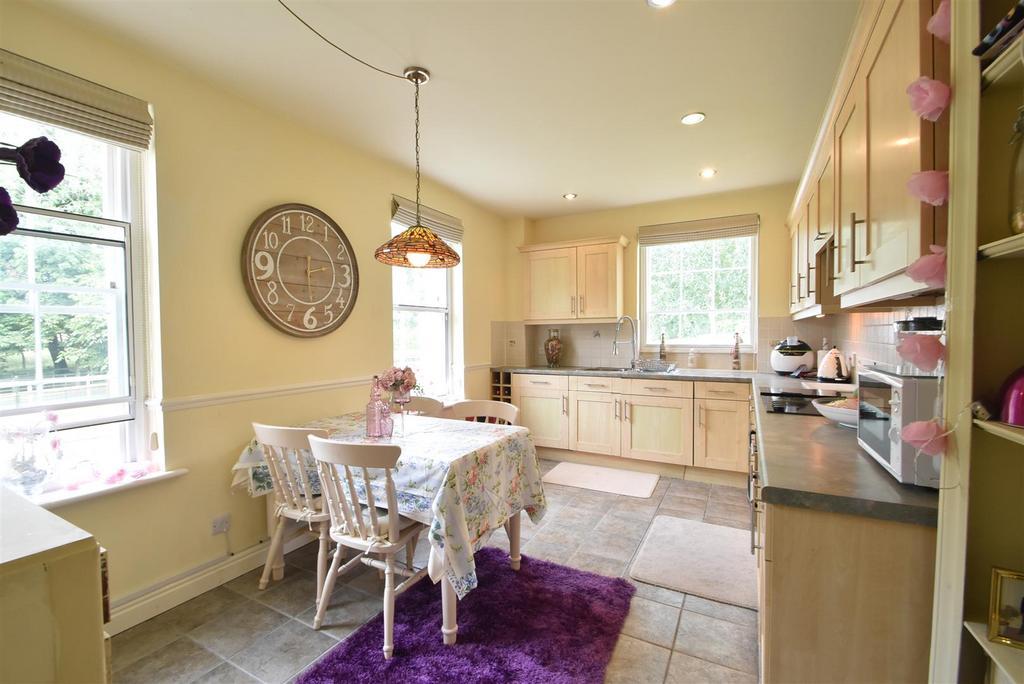 1 Oxon Hall, Holyhead Road, Bicton, Shrewsbury, SY3 8BW 2 bed apartment