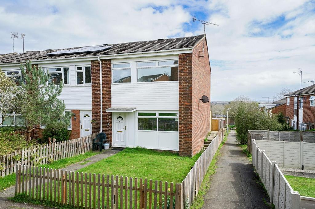 Rowley Furrows, Leighton Buzzard 3 bed end of terrace house for sale
