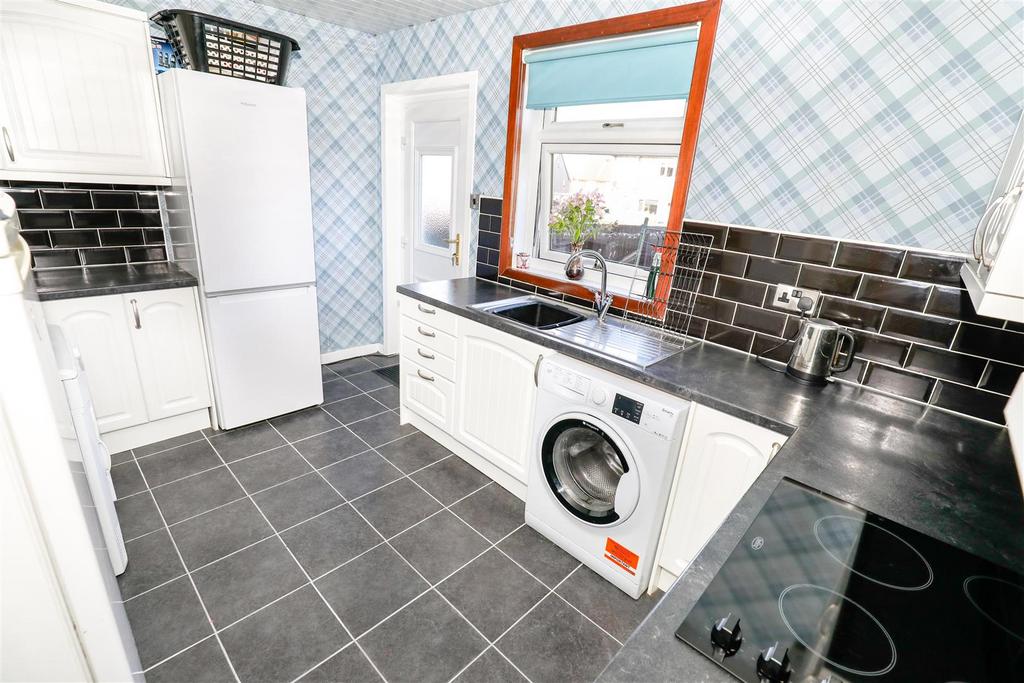 Bighty Avenue, Glenrothes 3 bed terraced house £115,000