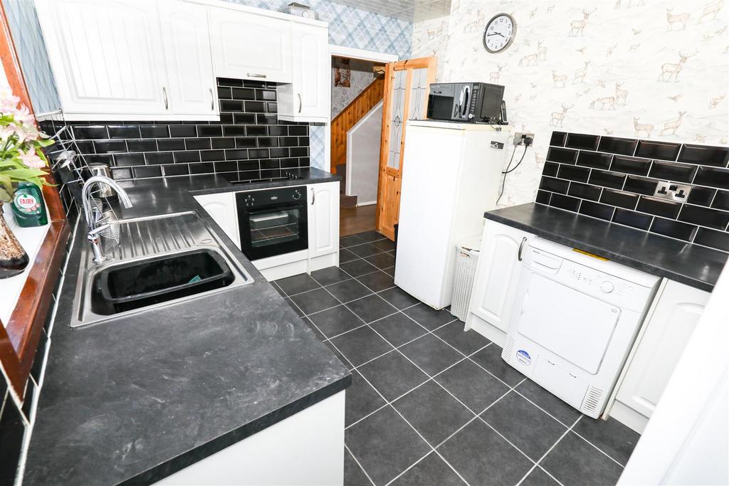 Bighty Avenue, Glenrothes 3 bed terraced house £115,000