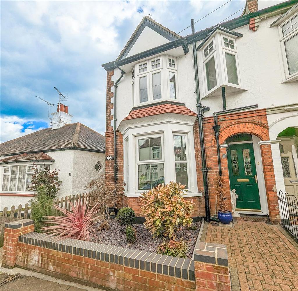 Southsea Avenue, LeighOnSea 2 bed apartment £260,000