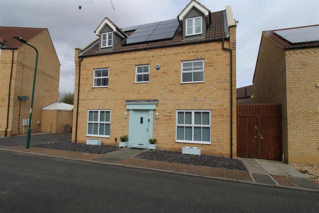 Bailey Way, Peterborough 5 bed detached house £2,000 pcm (£462 pw)