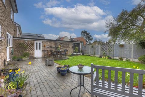 2 Bishops Close, Keyworth, Nottingham, NG12 5LS
