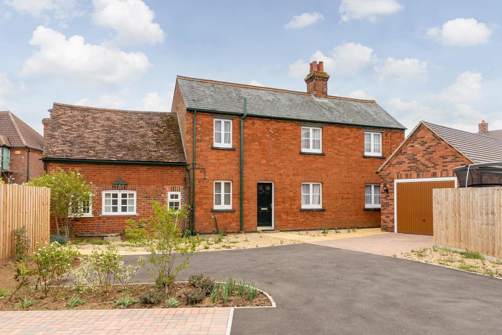 Sandy Road, Everton, Sandy 3 bed detached house £400,000