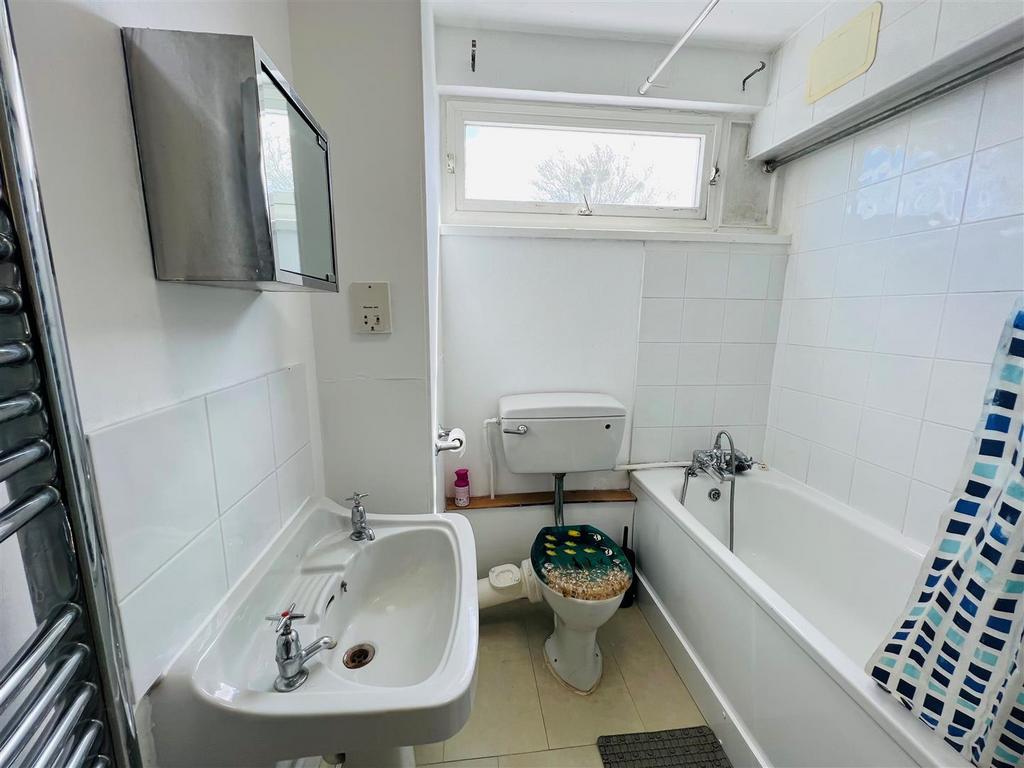 Bathroom 2.jpg