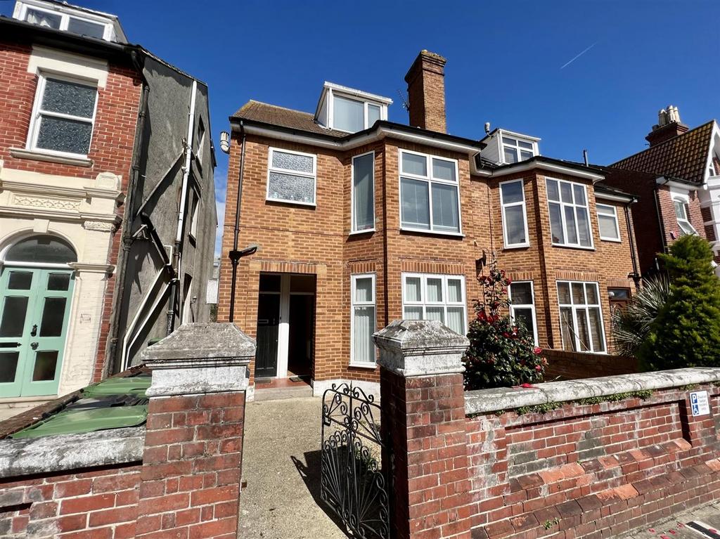 Whitwell Road, Southsea 2 bed flat £250,000
