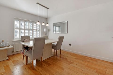 19 Baxter Way, Kings Hill, West Malling, ME19 4DE