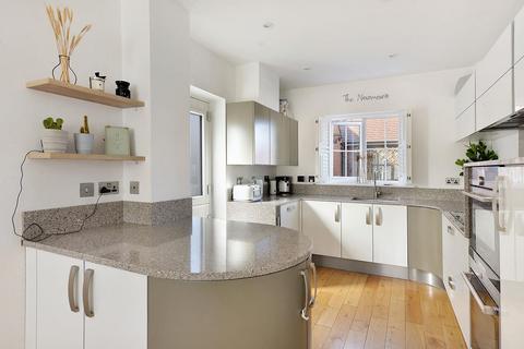 19 Baxter Way, Kings Hill, West Malling, ME19 4DE