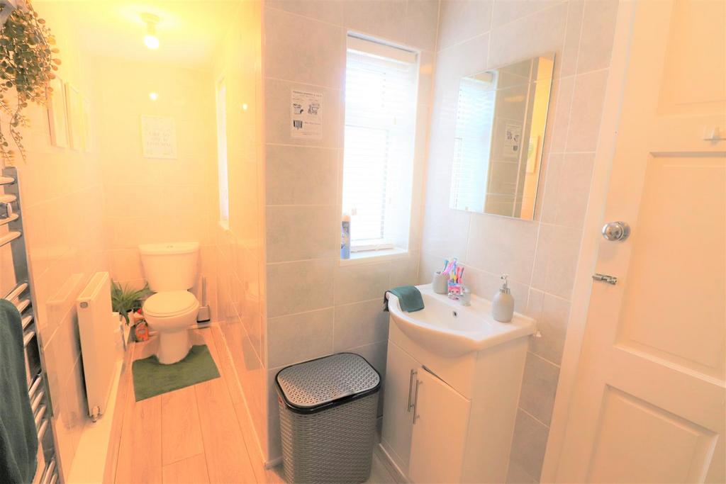 Combined bathroom/w.c.