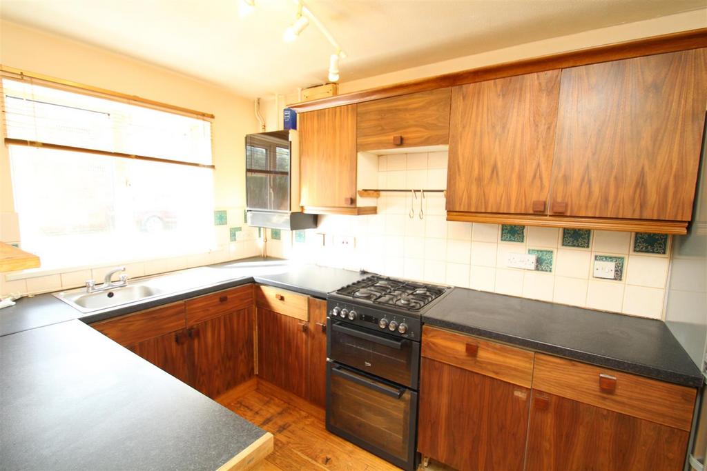 Olive Grove, Swindon 3 bed semidetached house for sale £240,000