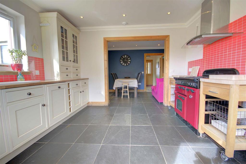 Kitchen/diniing room