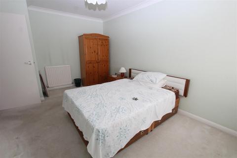 2 bedroom semi-detached bungalow for sale - Clive Road, Sittingbourne