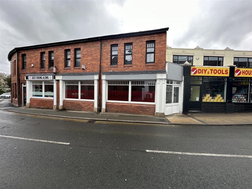 Bridge Street, Neston Retail property (high street) to rent £1,167