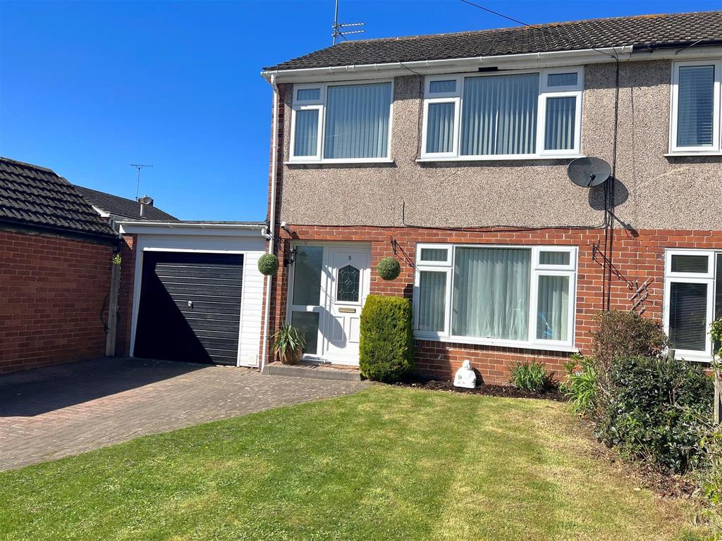 Carlton Close, Parkgate, Neston 3 bed semidetached house £280,000