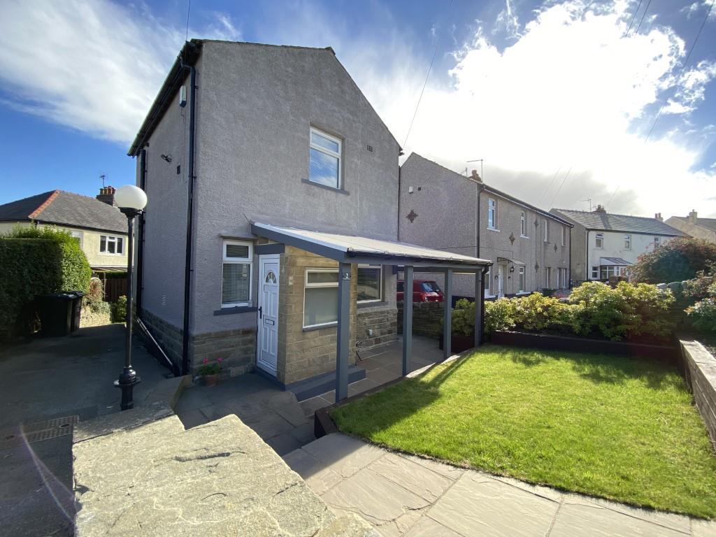 Woodlands, Mill Lane, Oakworth... 2 bed detached house £775 pcm (£179 pw)